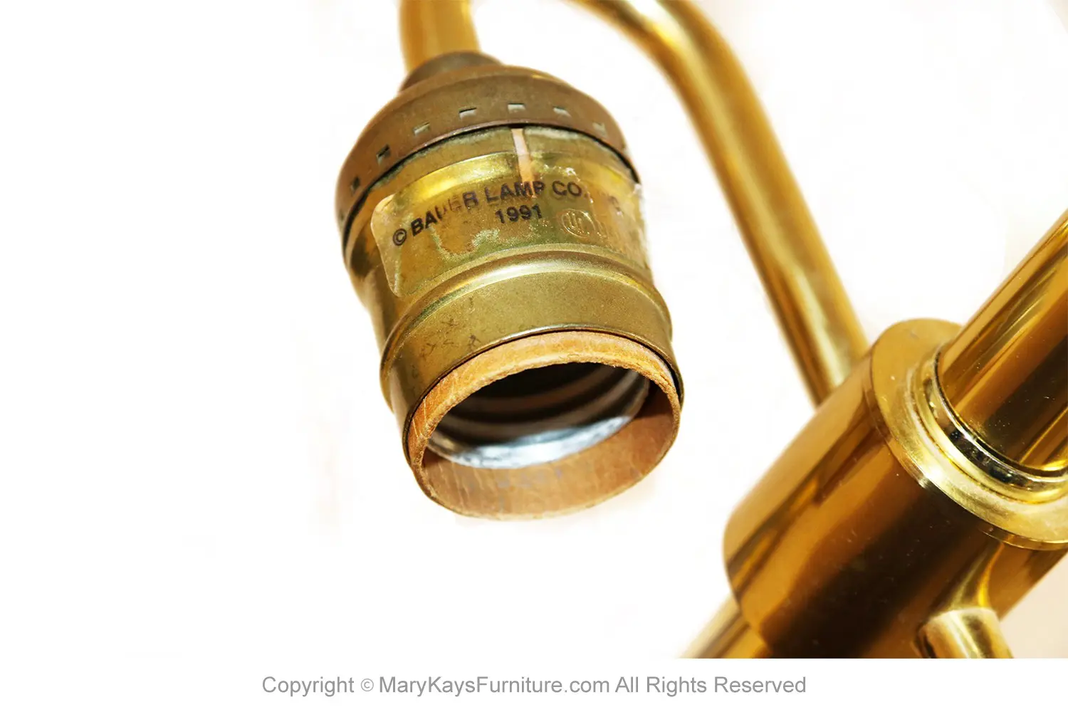 Bauer-Lamp-Company-Lucite-Brass-and-Glass-Table-Lamp-9.webp